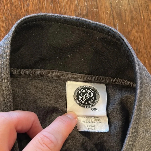 NHL Sharks men’s quarter zip sweatshirt with zip pockets large - Picture 4 of 5